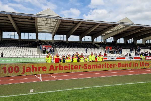 Ein Teil unseres Teams nach dem Spiel im Stadion