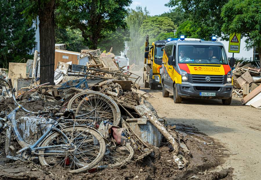 Der ASB ist nach der Flutkatastrophe in Heimersheim im Einsatz. (© Foto: Fulvio Zanettini / laif)