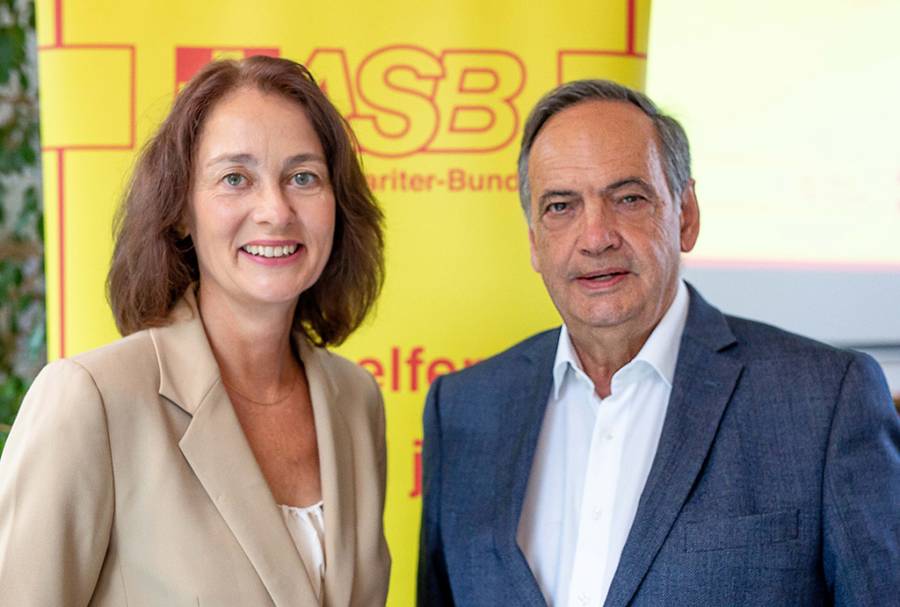 Die neue ASB-Präsidentin Katarina Barley und der ASB-Bundesvorsitzende Knut Fleckenstein nach der Wahl des Bundesausschusses. (© Foto: Barbara Bechtloff)